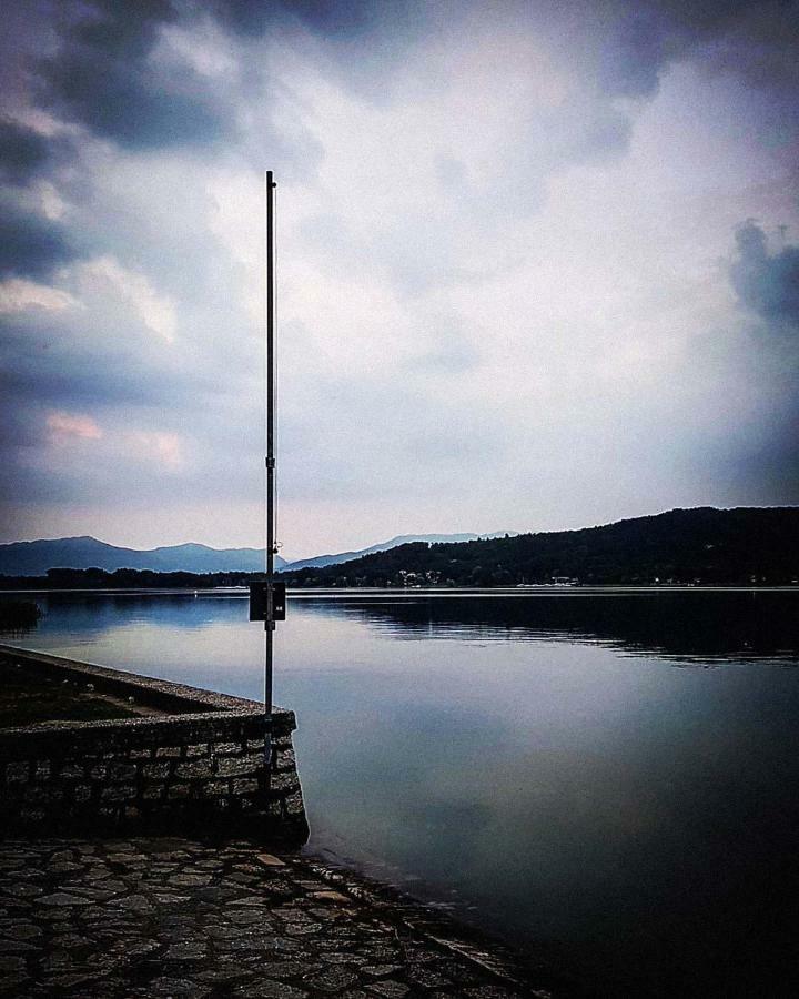 Ritratto Sul Lago Dormelletto Exteriér fotografie